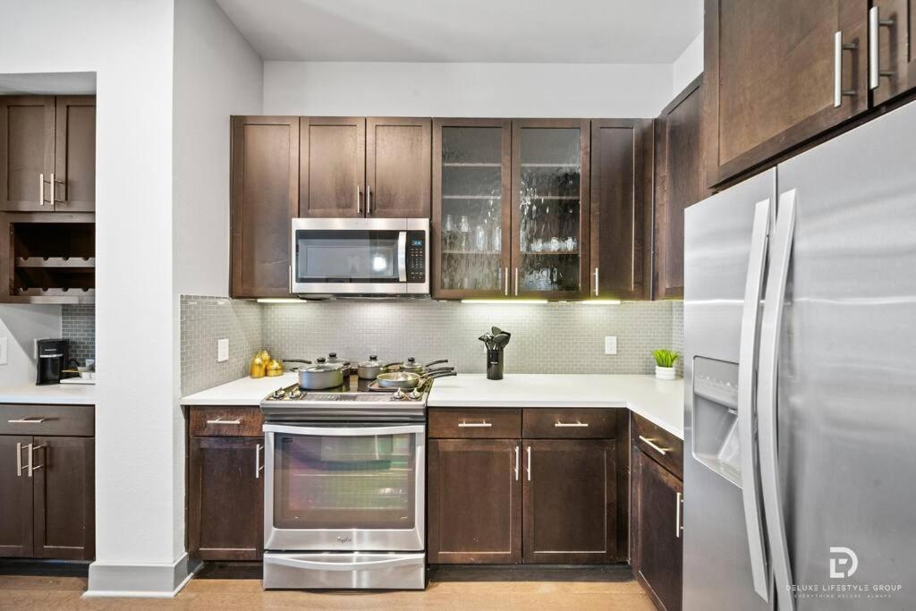 Downtown Houston Deluxe King Suite With Spa Amenities, Pool And Free Parking Εξωτερικό φωτογραφία