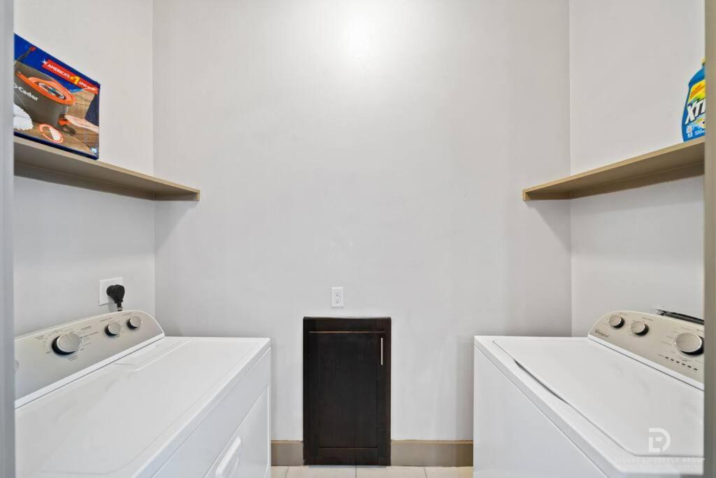 Downtown Houston Deluxe King Suite With Spa Amenities, Pool And Free Parking Εξωτερικό φωτογραφία