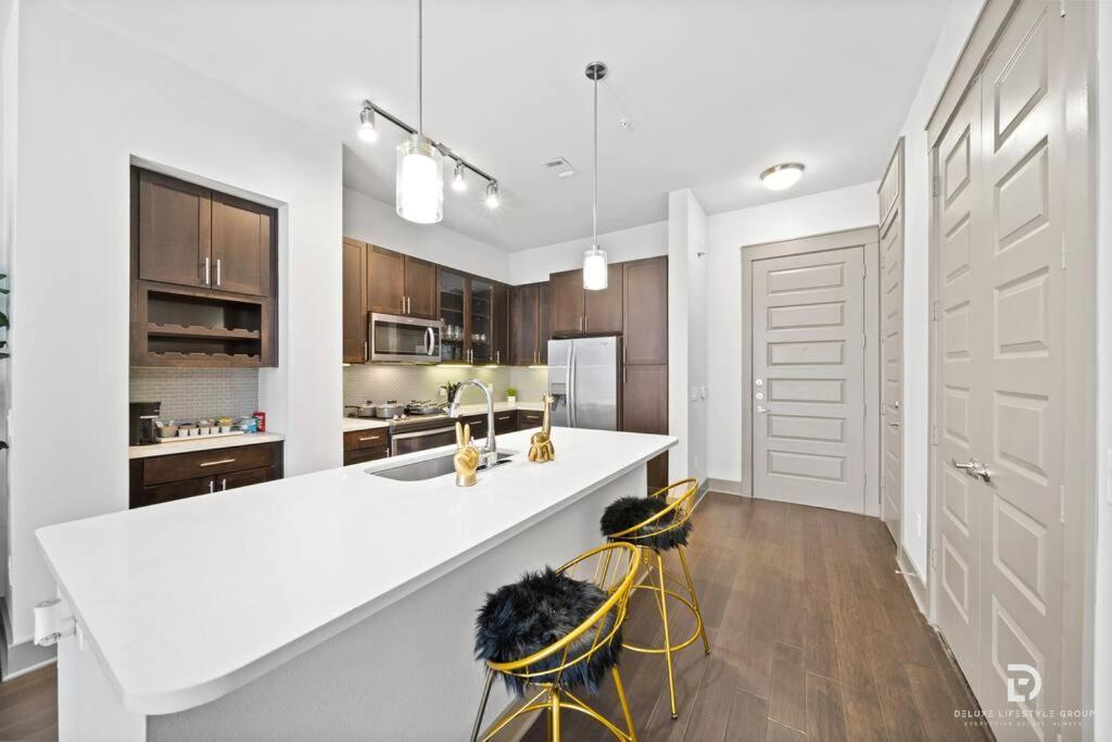 Downtown Houston Deluxe King Suite With Spa Amenities, Pool And Free Parking Εξωτερικό φωτογραφία